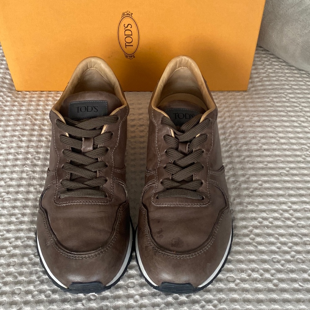 Tod’s leather brown sneakers